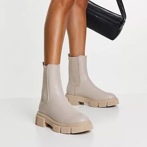 Beige chunky fall/winter boot - NEVER WORN